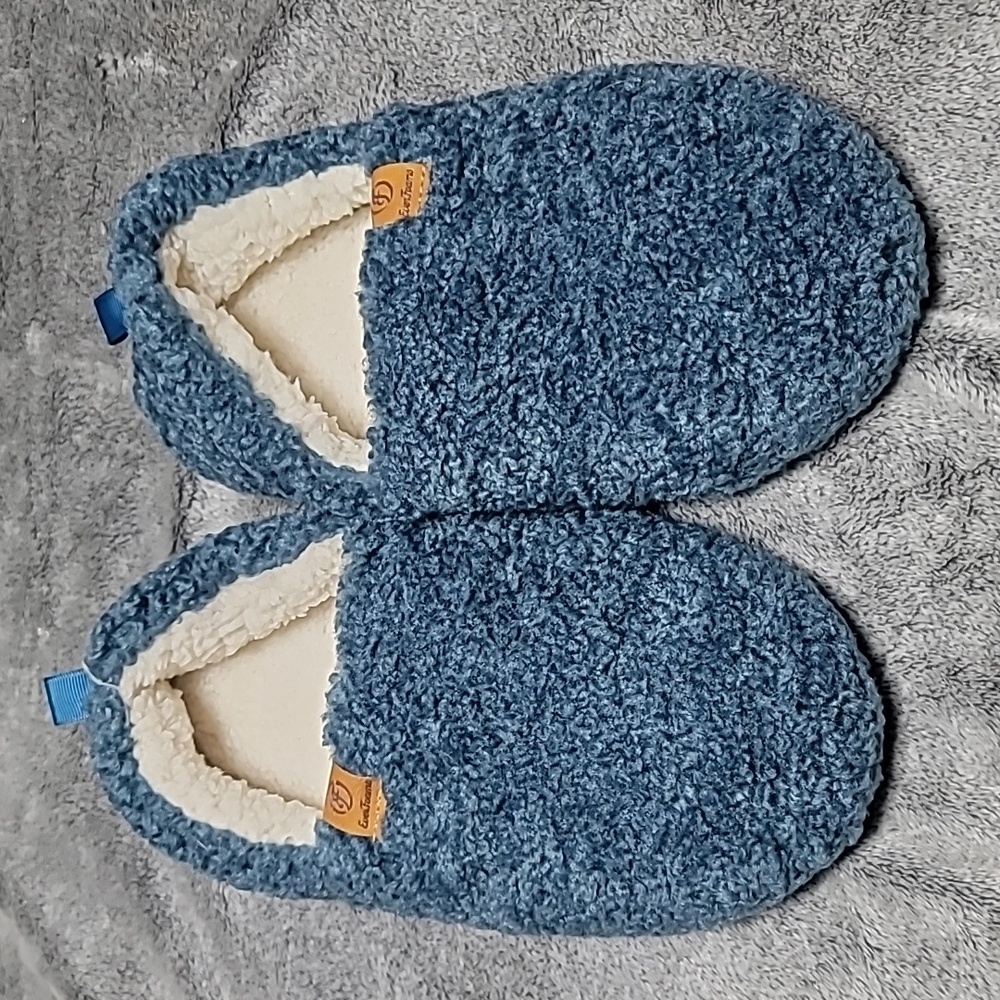 Everfoams cozy house shoes size medium 7/8